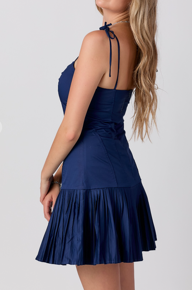 Dress with Sweetheart Neckline and Pleats