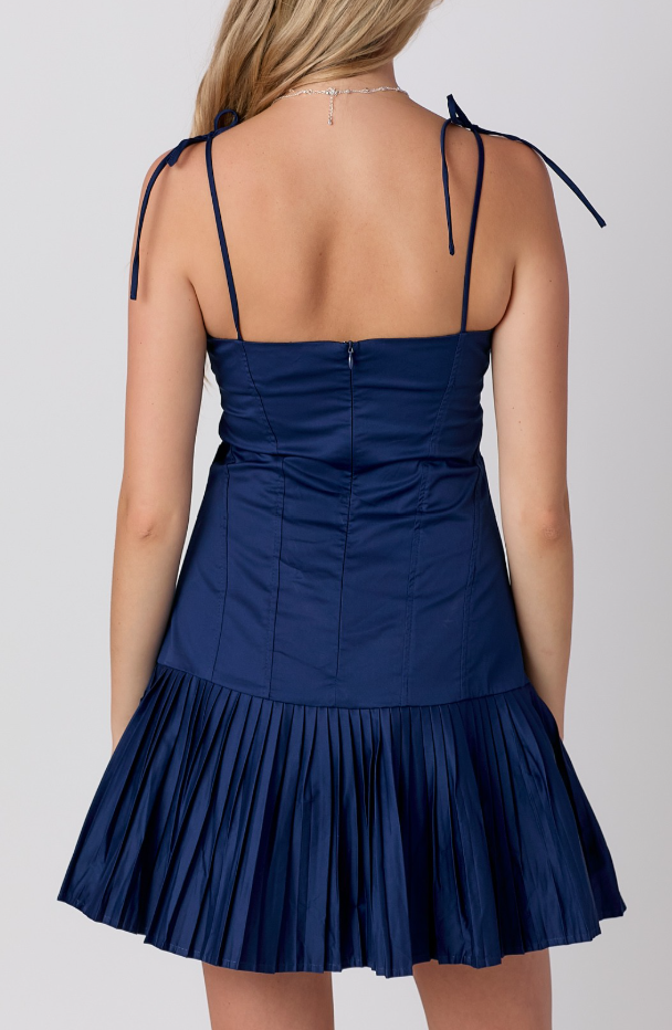 Dress with Sweetheart Neckline and Pleats L Dress with Sweetheart Neckline and Pleats L
