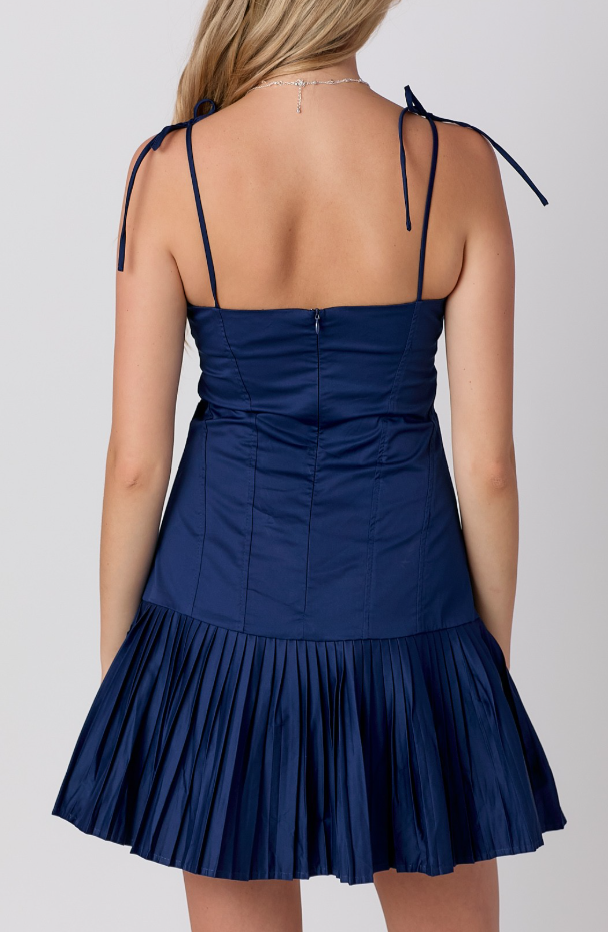 Dress with Sweetheart Neckline and Pleats